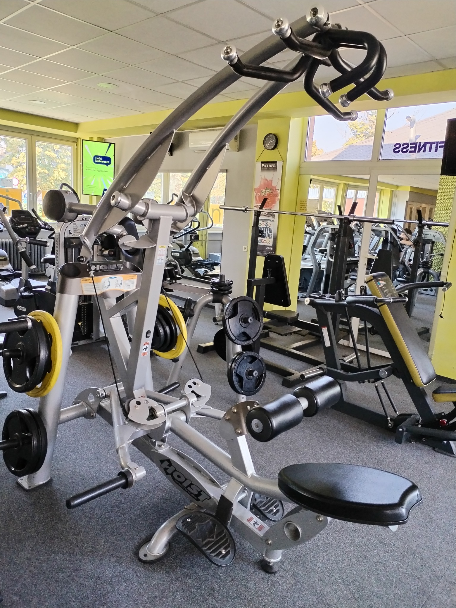 Erősítő gépek az Elite Fitnessben